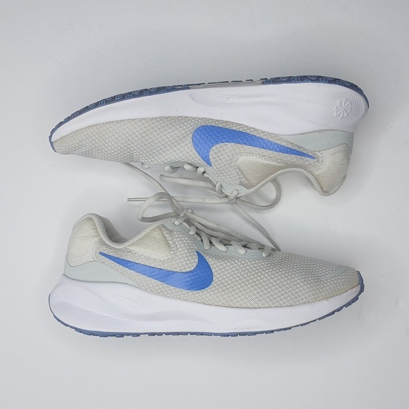 Nike Revolution 7 road running shoes - Picture 3 of 9